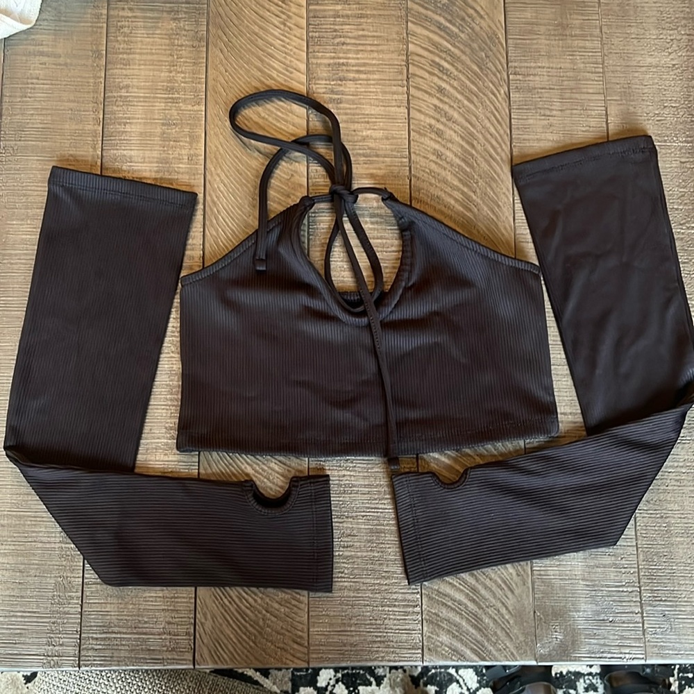 Halter to with detached sleeves